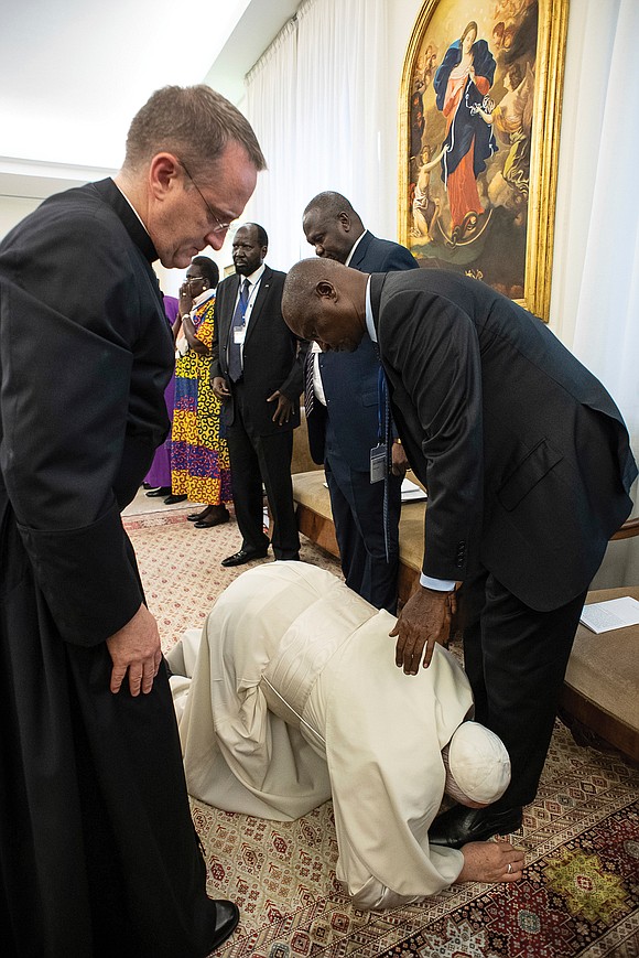 Name:  Pope_Francis_kisses_Feet_Sudan_Leaders_t580.jpg
Views: 322
Size:  159.6 KB