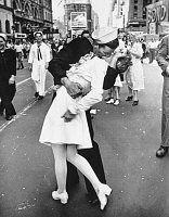 Click image for larger version. 

Name:	Times Square photograph by Alfred Eisenstaedt in Etsy.png 
Views:	40 
Size:	459.6 KB 
ID:	12905