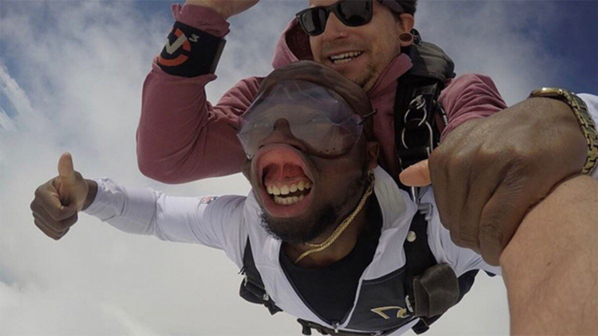 Name:  nigger skydiving e26bb83e14010f34.jpg
Views: 1263
Size:  99.6 KB