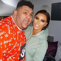 Click image for larger version. 

Name:	0_Katie-Price-reveals-son-Harvey-18-has-returned-to-residential-school-after-almost-a-year-away.jpg 
Views:	48 
Size:	56.5 KB 
ID:	24360